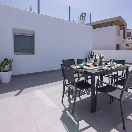 Poris 6 Beachfront By Holidays דירה